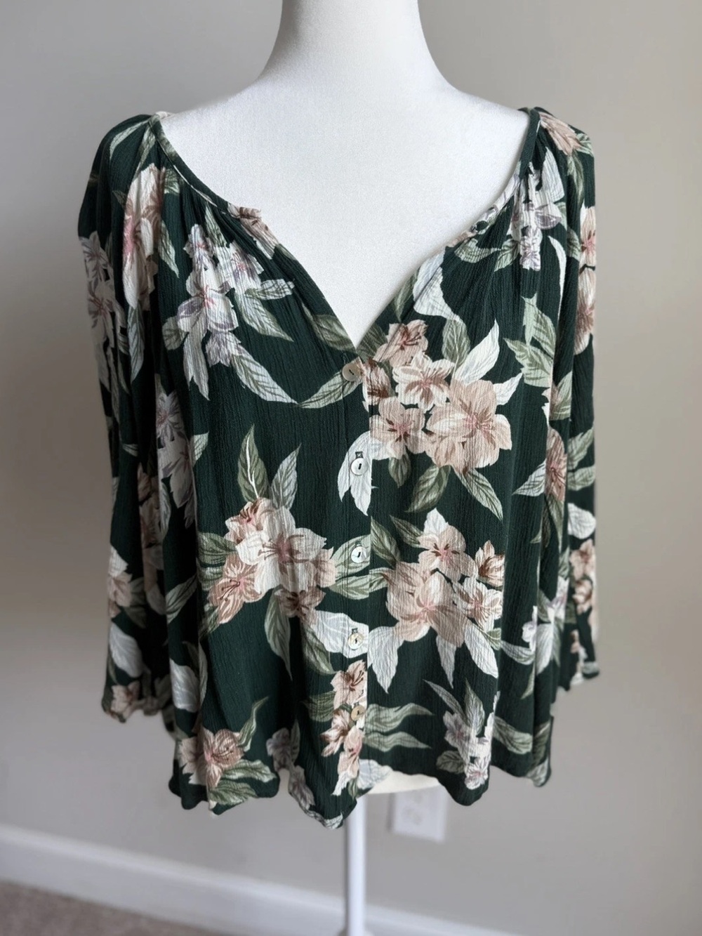 Show Me Your Mumu Green Floral Button V-Neck Tunic Blouse Sz XS EUC